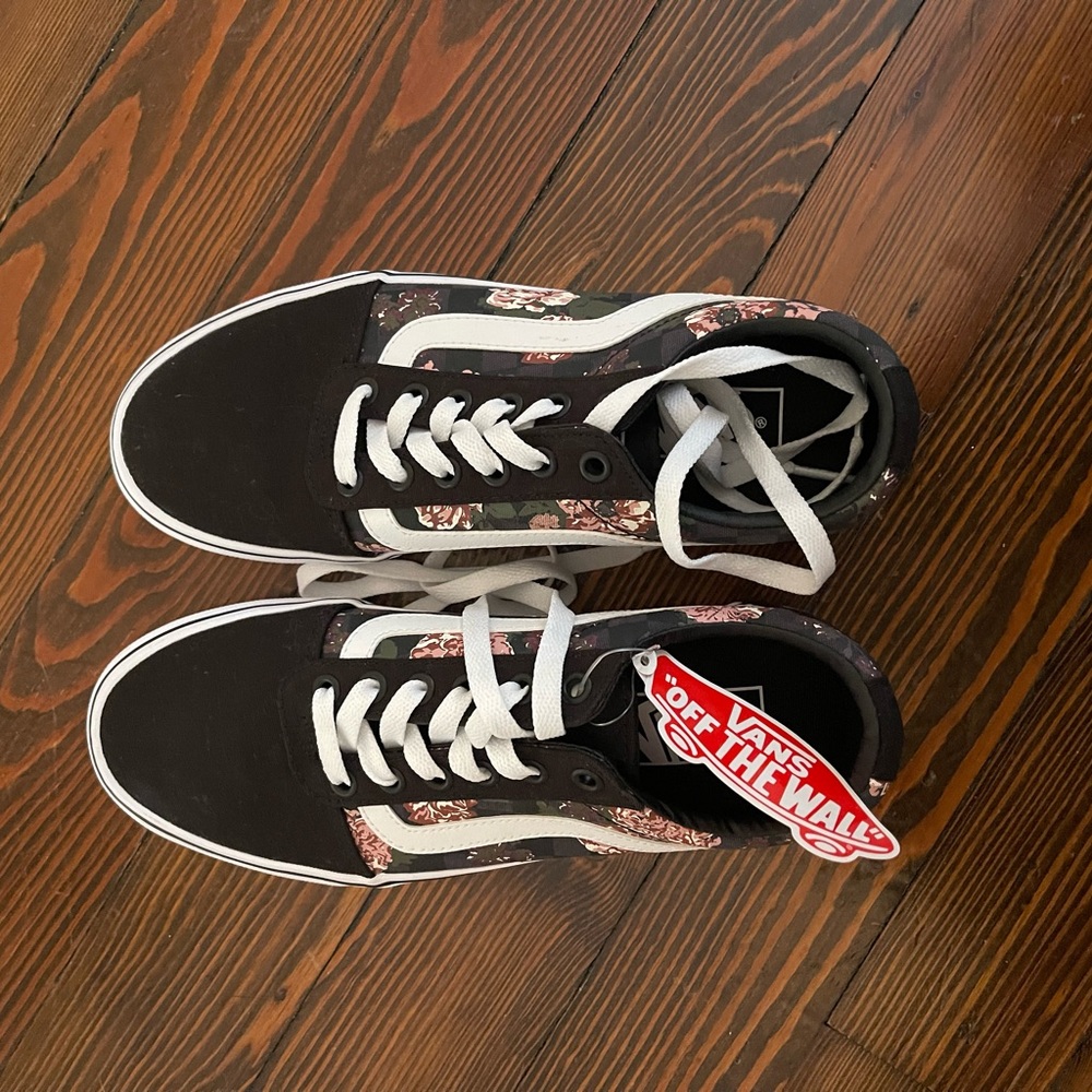 NWT FLOWER VANS!